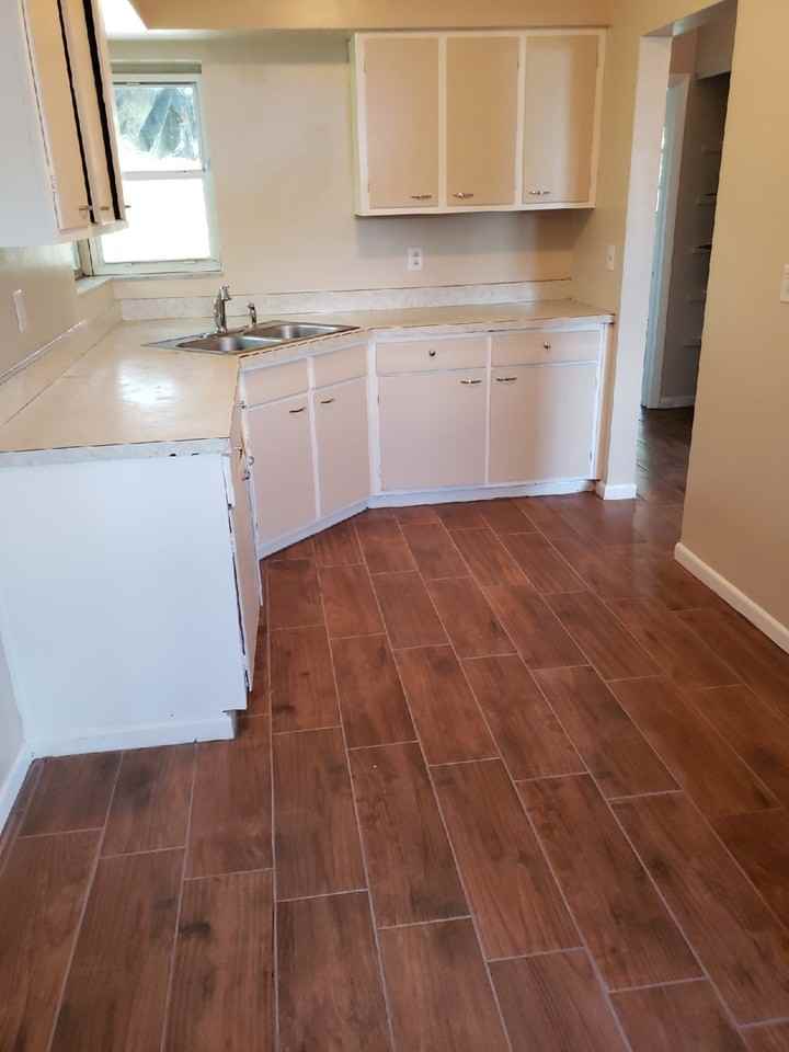 1162 Hampshire Ave - Photo 5 of 22