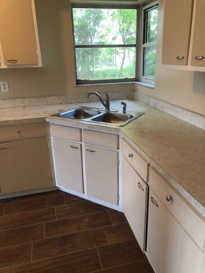 1162 Hampshire Ave - Photo 6 of 22