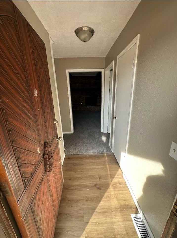 11201 N Blackwelder Ave - Photo 2 of 20