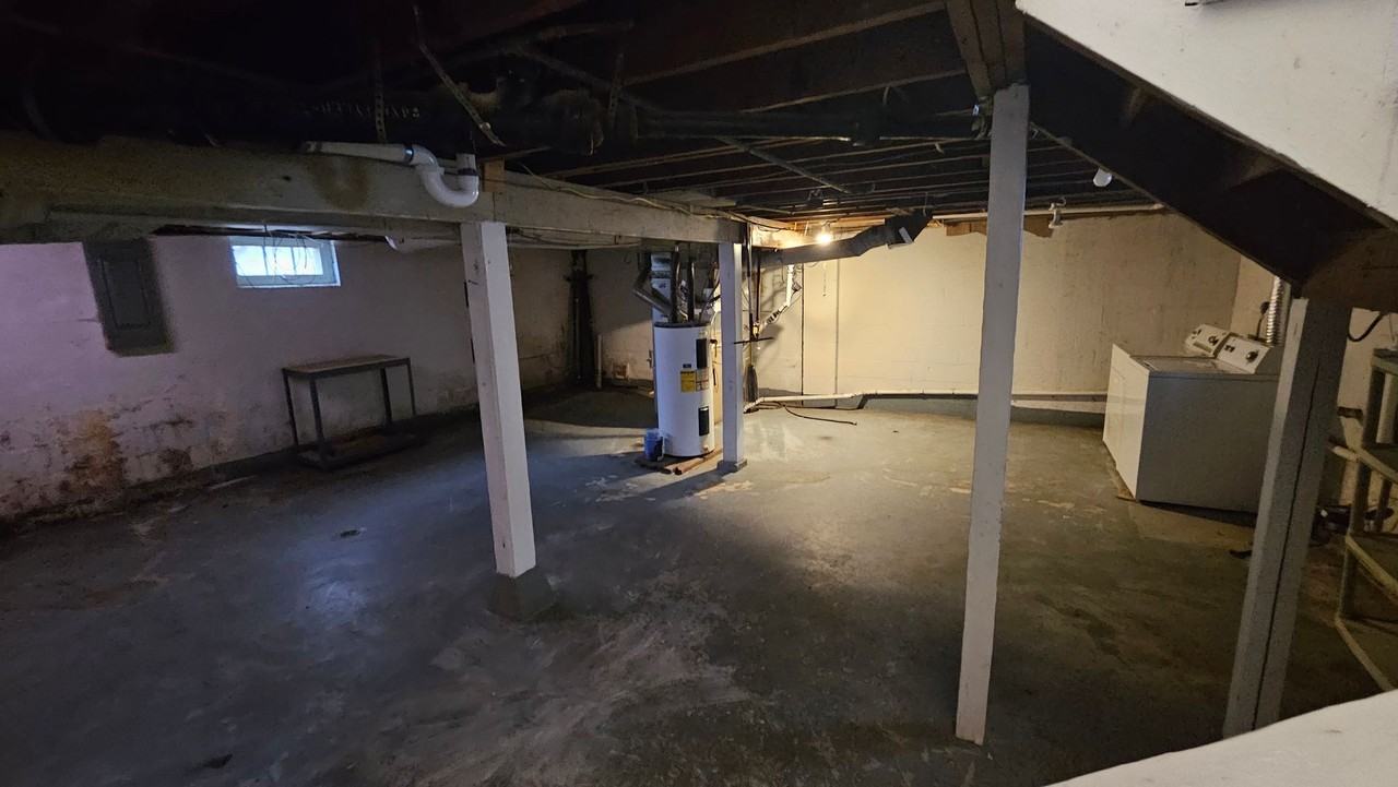 1208 W Church St - Photo 4 of 19