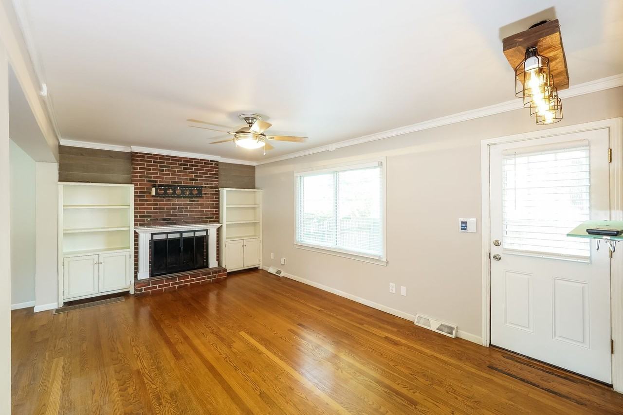 6001 W 103rd St - Photo 4 of 20