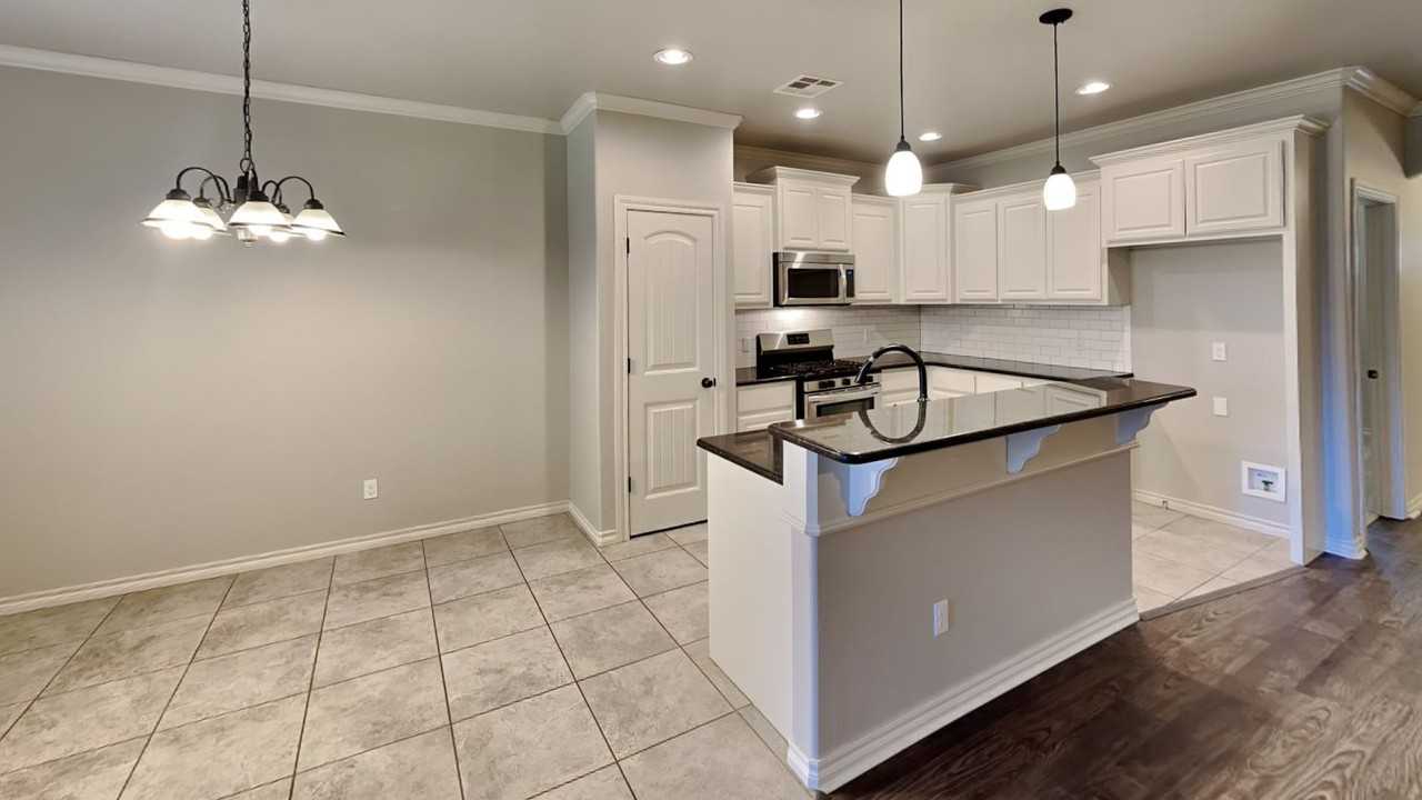 8105 Nw 159th St - Photo 5 of 20