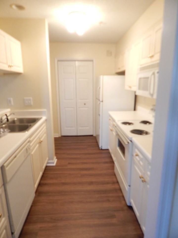 901 Litchfield Way Apt C - Photo 4 of 7