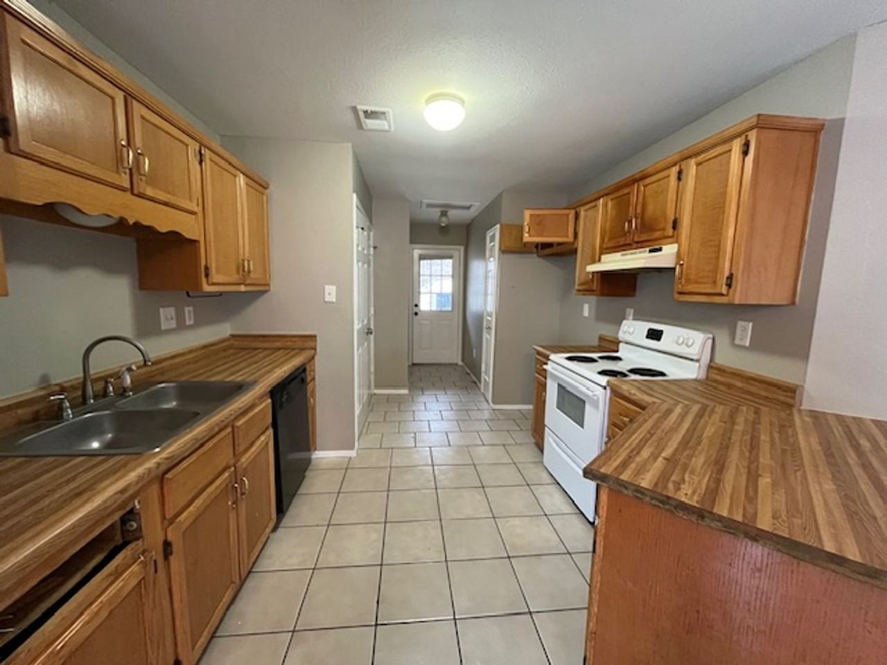 2716 Guilford Cv - Photo 3 of 9