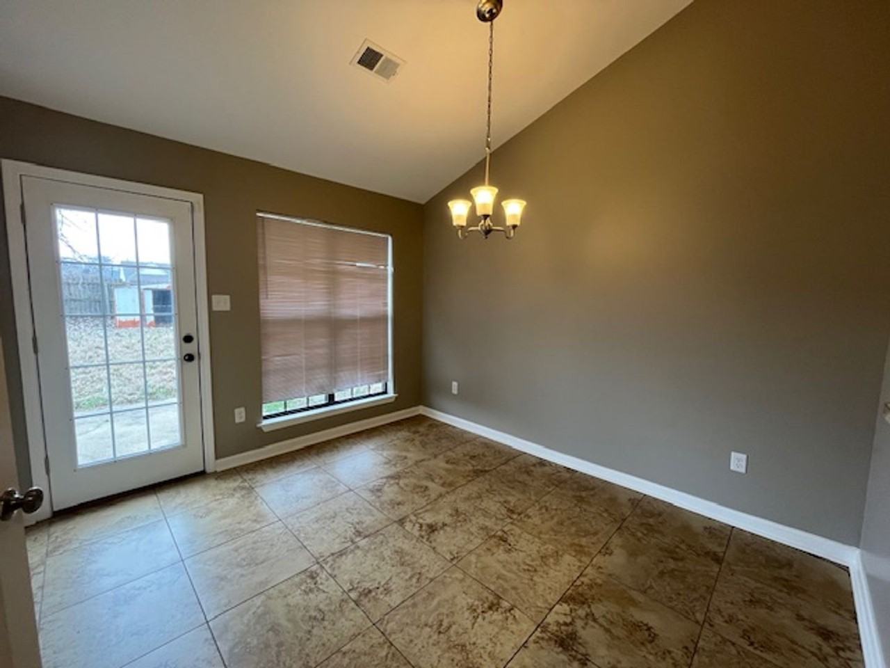 6465 Barretts Bend Dr - Photo 5 of 11