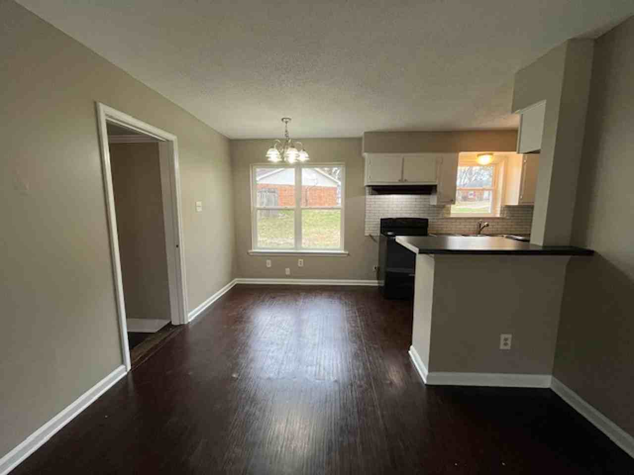 2600 Eastbrook Dr - Photo 3 of 11