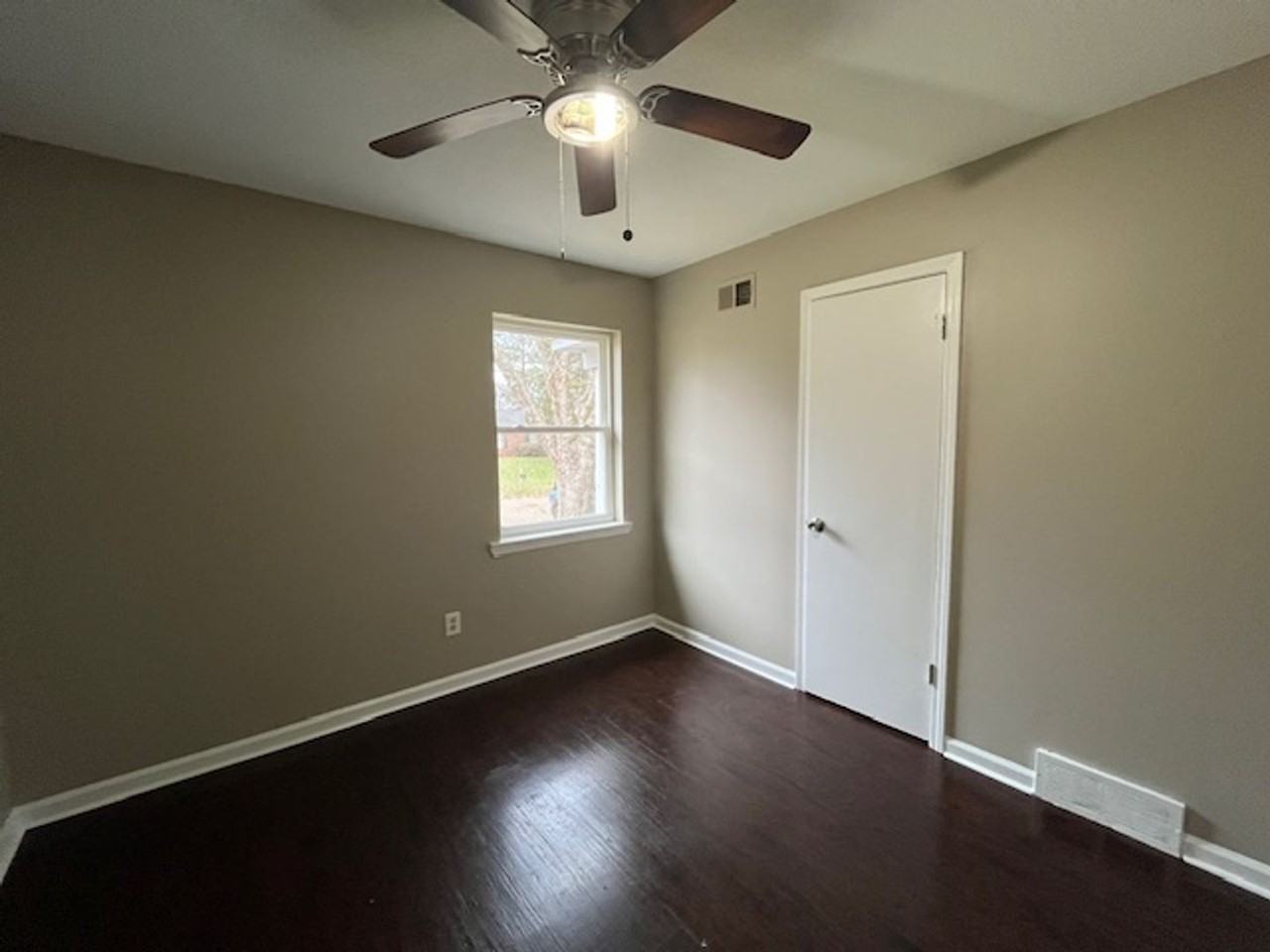 2600 Eastbrook Dr - Photo 6 of 11