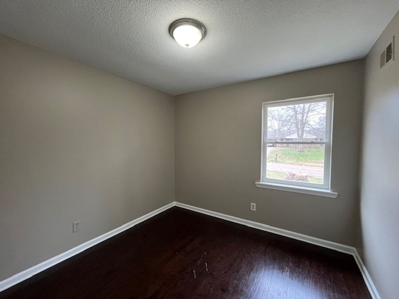 2600 Eastbrook Dr - Photo 7 of 11