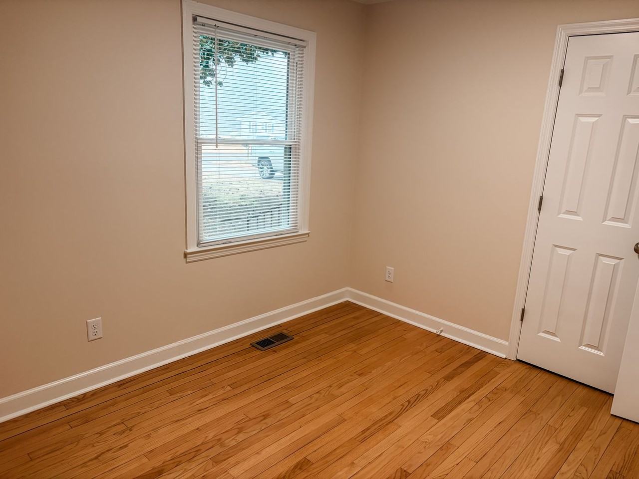 609 E Chelly St - Photo 6 of 23