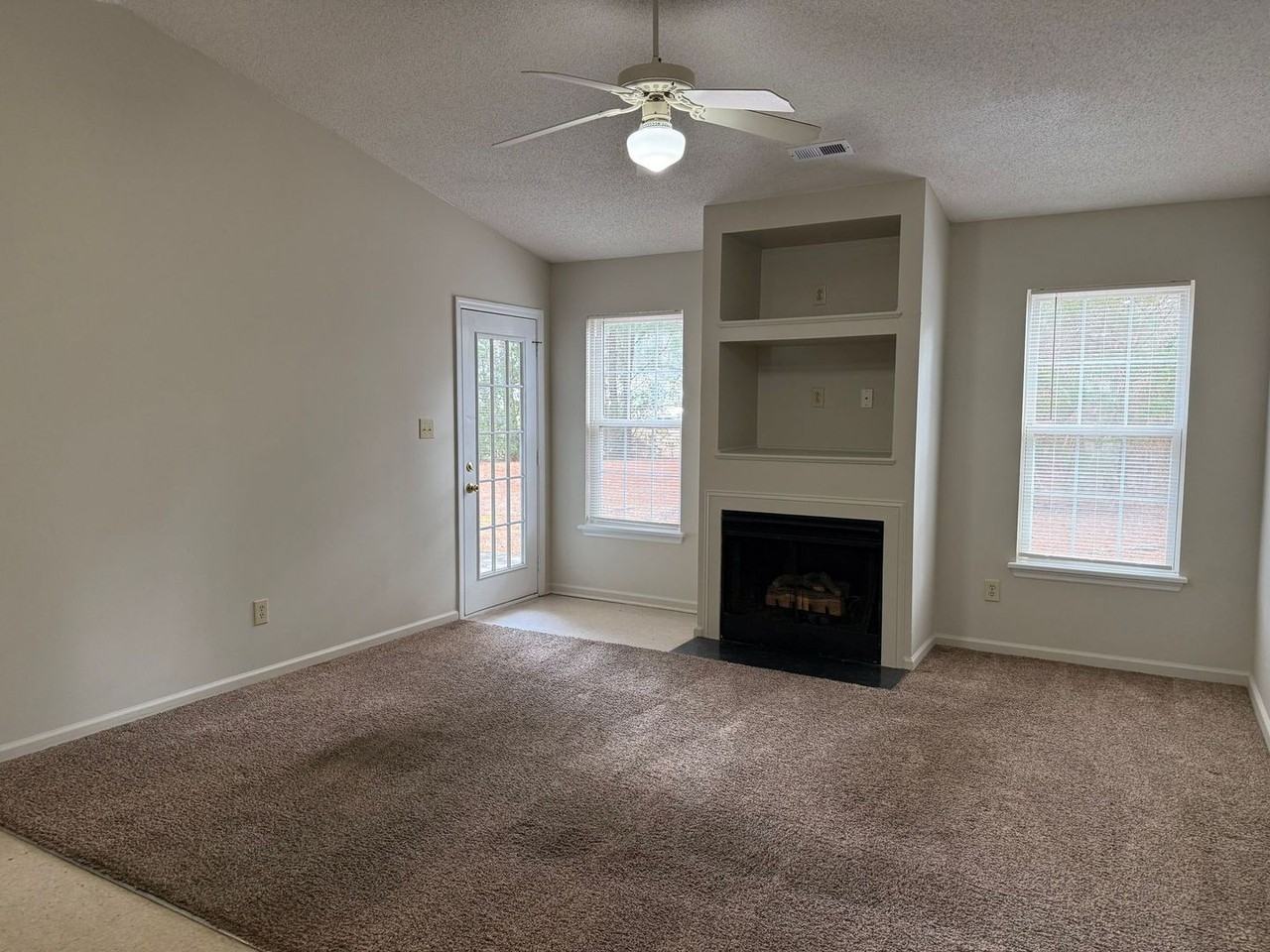 111 Persimmon Ct - Photo 3 of 7