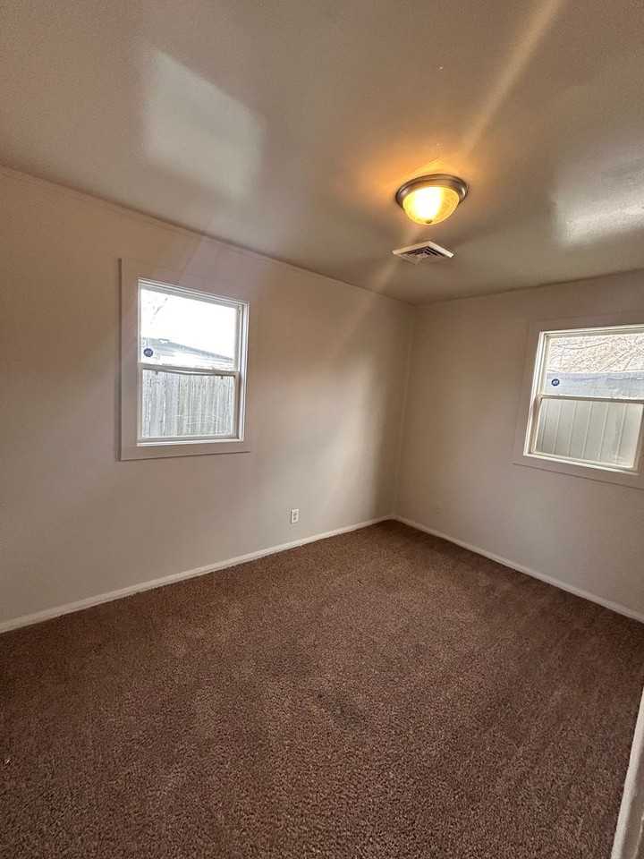 4925 Gaywood Dr - Photo 4 of 6