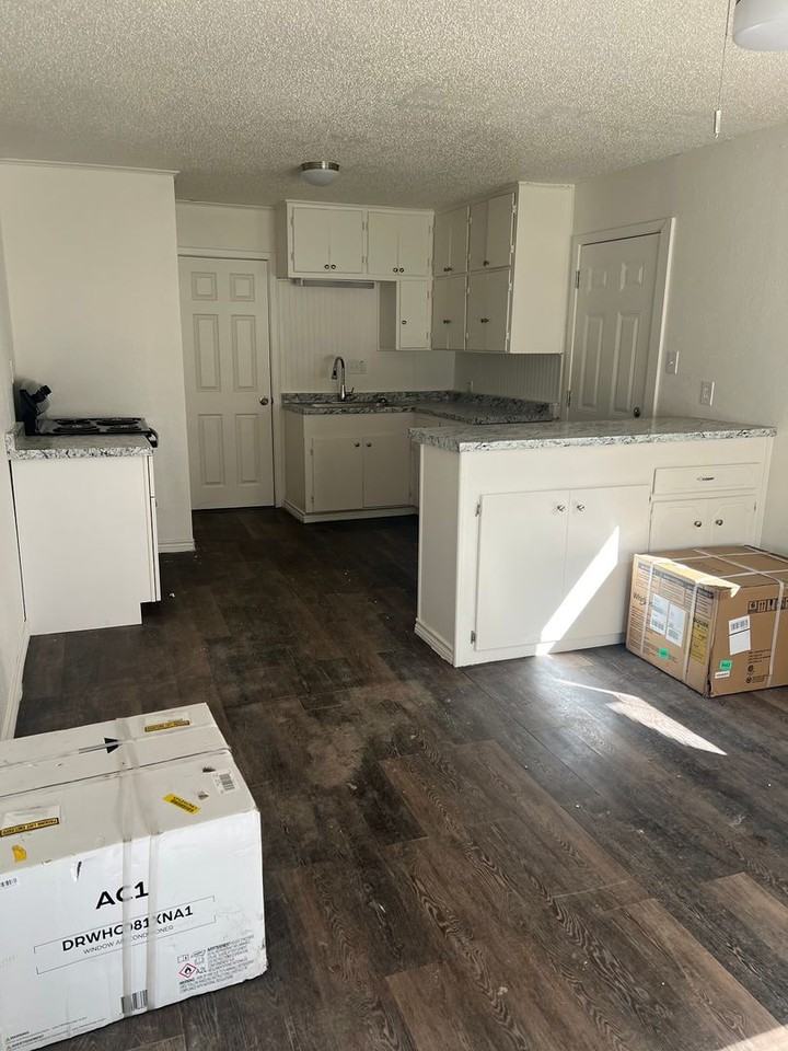 803 Sammons St - Photo 2 of 7