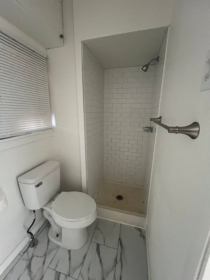 803 Sammons St - Photo 5 of 7