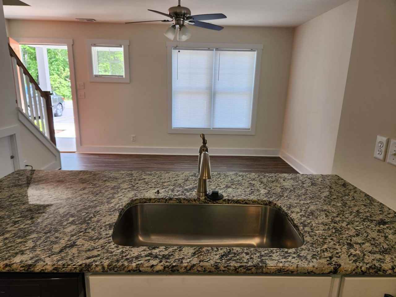 201 N Dillard St #A - Photo 5 of 9