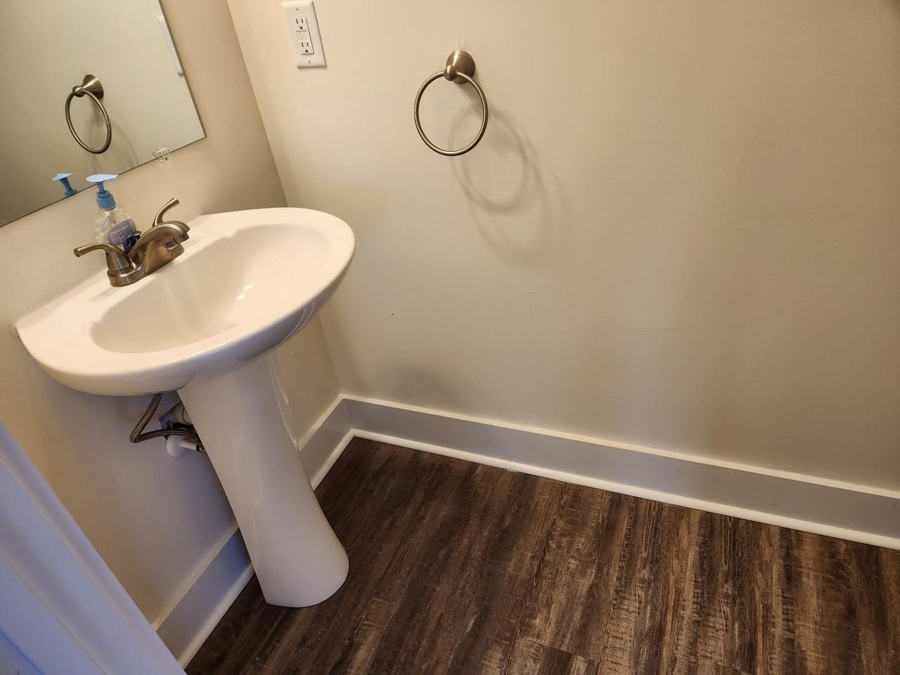 201 N Dillard St #A - Photo 6 of 9