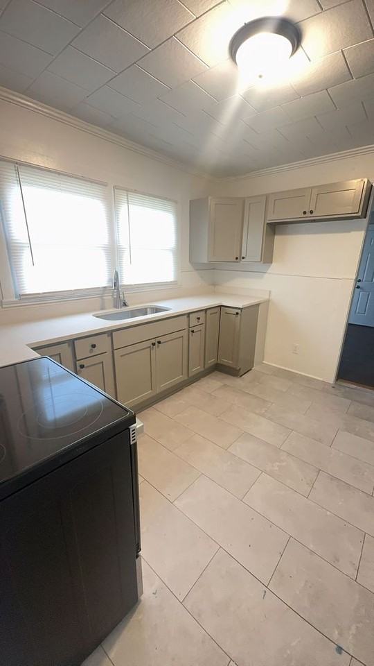 505 E 5th St - Photo 4 of 16