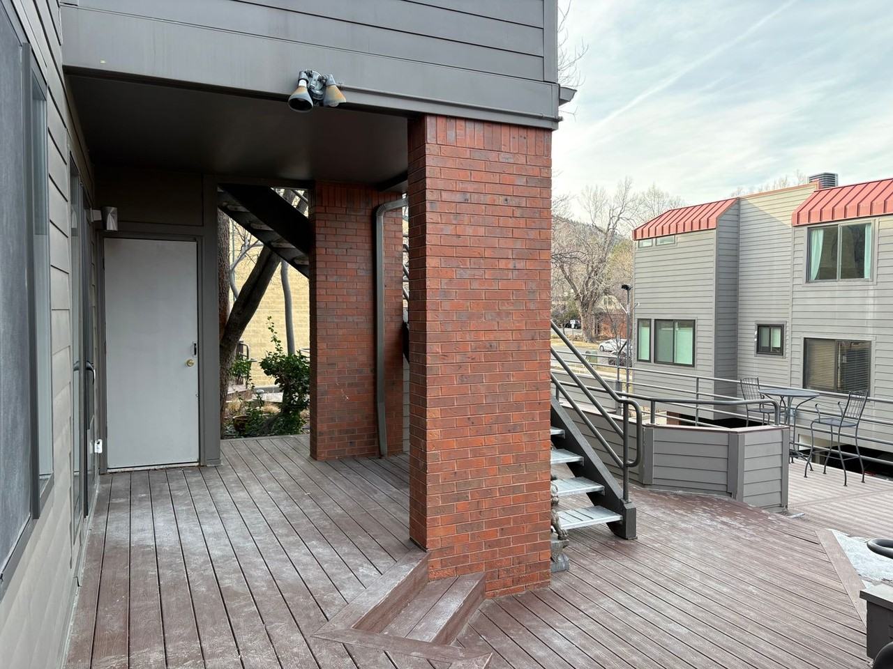 790 Walnut St - Photo 4 of 25