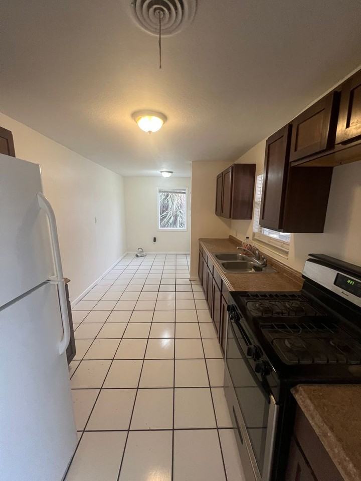 1112 Dickens Ave - Photo 2 of 14