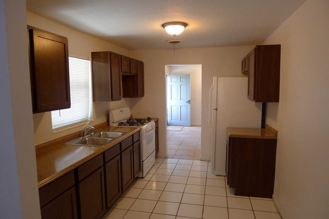 1112 Dickens Ave - Photo 5 of 14