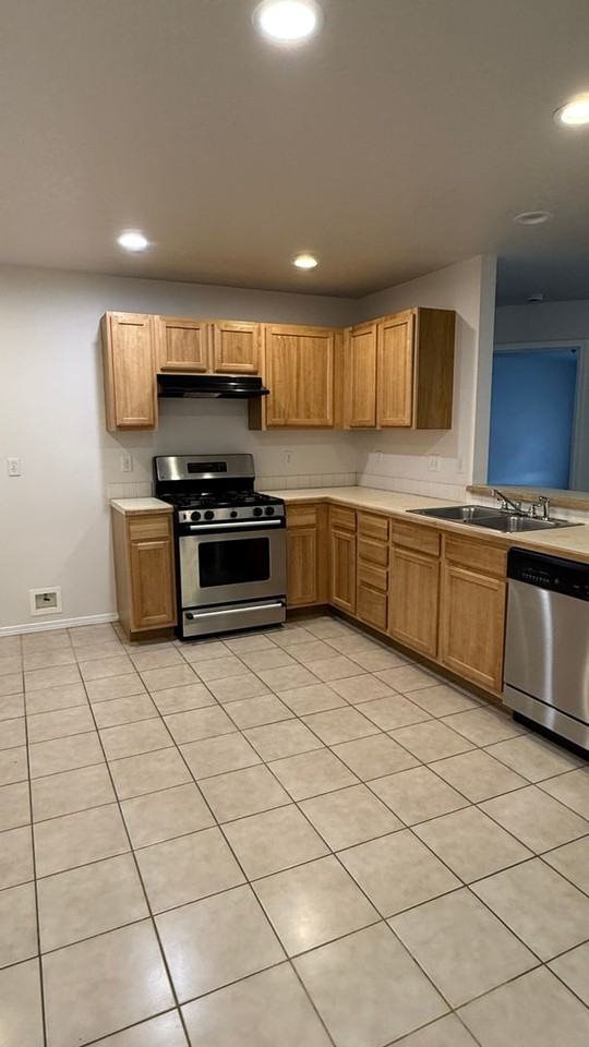 13865 Maravilla St - Photo 2 of 4