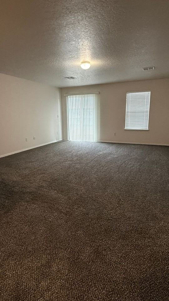 13865 Maravilla St - Photo 3 of 4