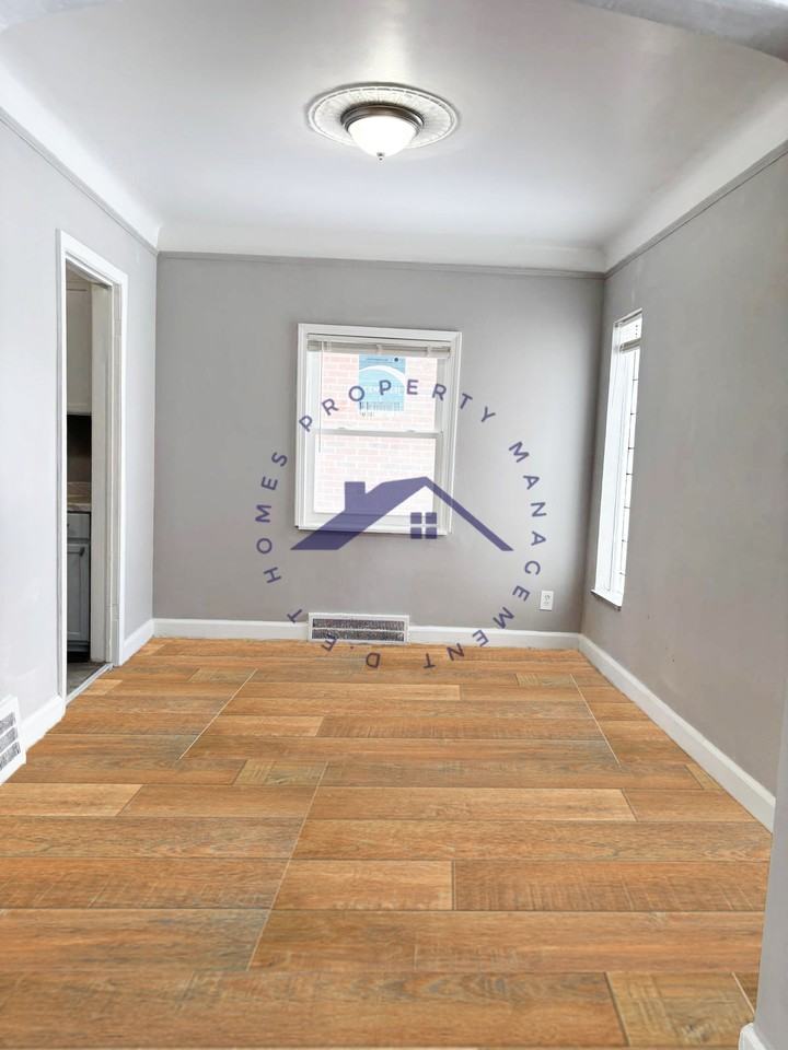 9622 Rutland St - Photo 4 of 14