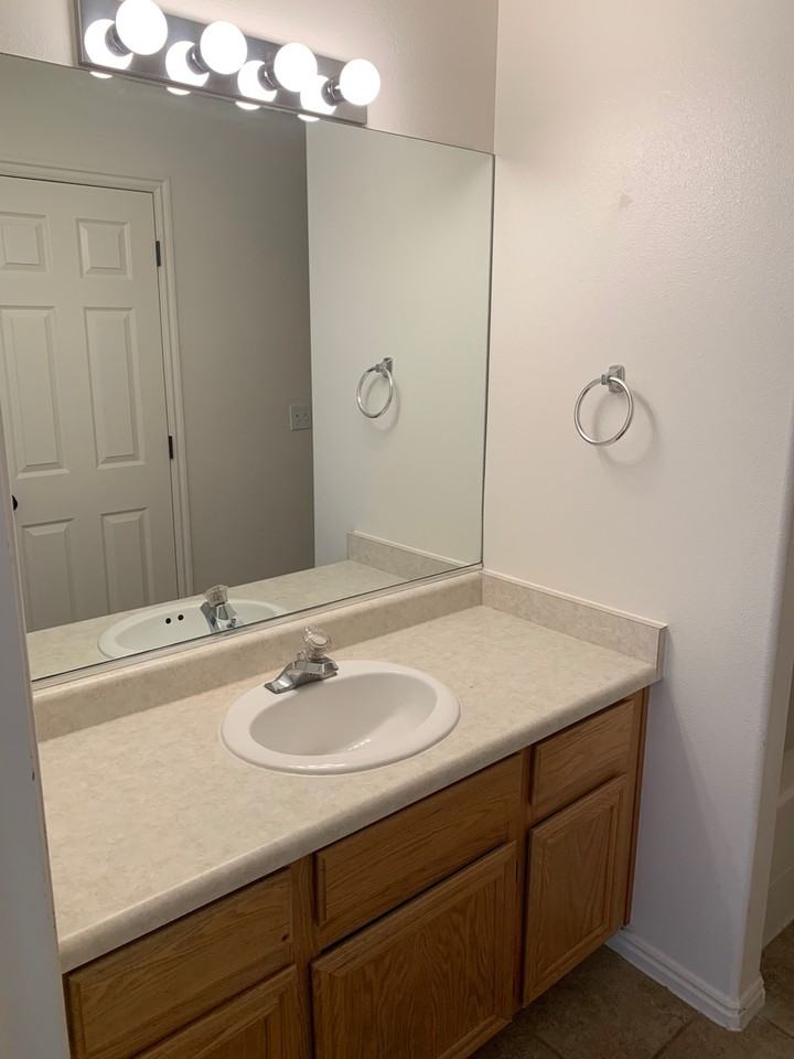 233 S 2700 E - Photo 4 of 6