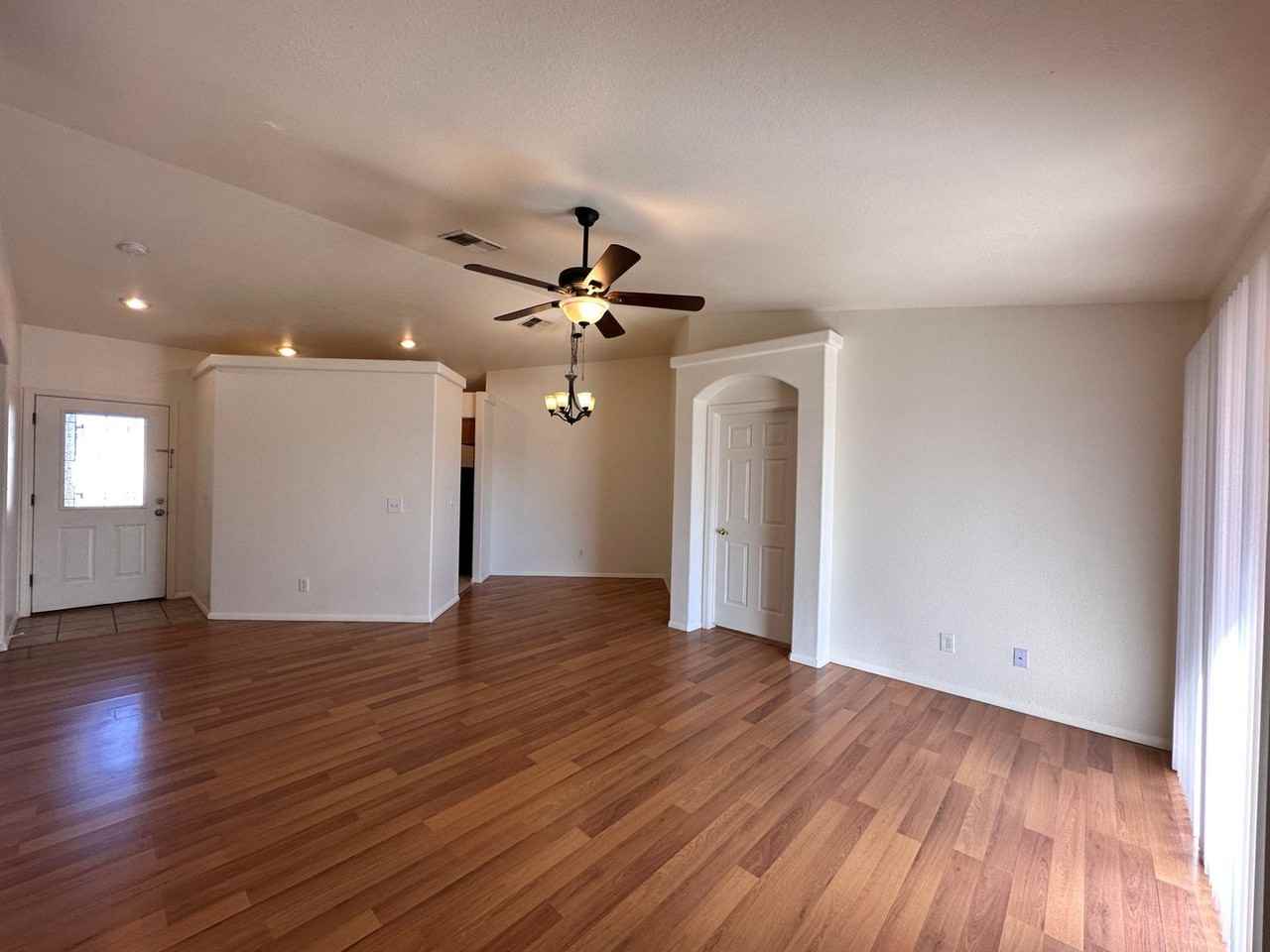 3650 N Wells St - Photo 6 of 50