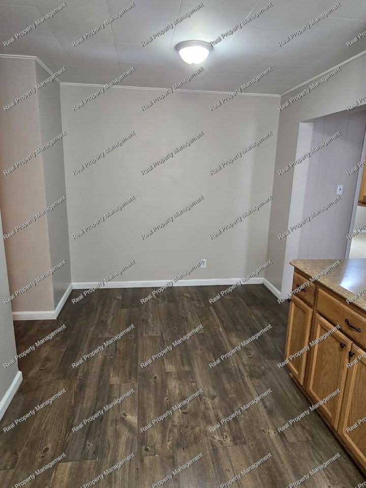 7427 Magoun Ave - Photo 4 of 14