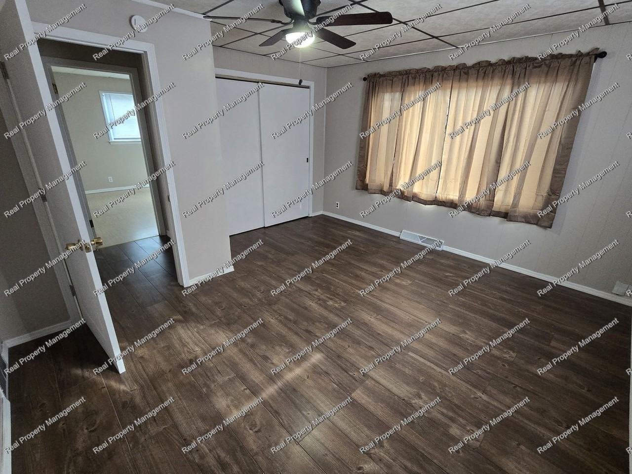 7427 Magoun Ave - Photo 5 of 14