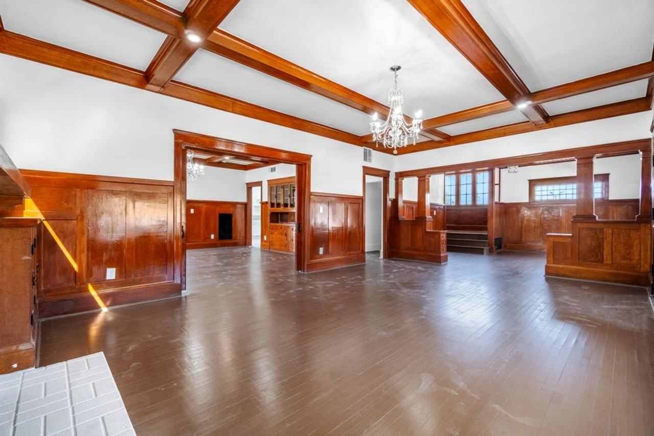 1019 N Main St - Photo 6 of 50