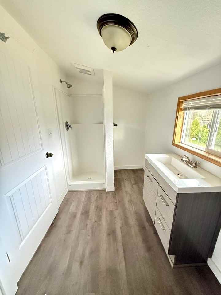 913 E Market St - Photo 6 of 7