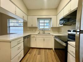 featured image of 117 E Myrtle St