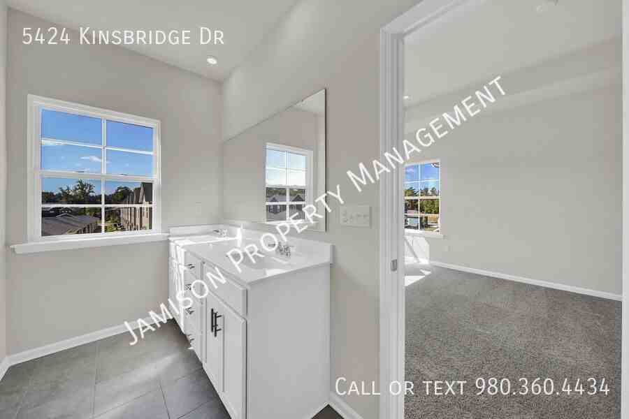 5424 Kinsbridge Dr - Photo 3 of 29