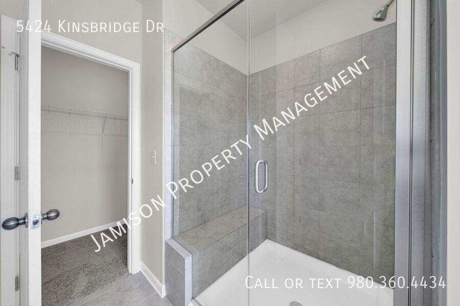 5424 Kinsbridge Dr - Photo 4 of 29