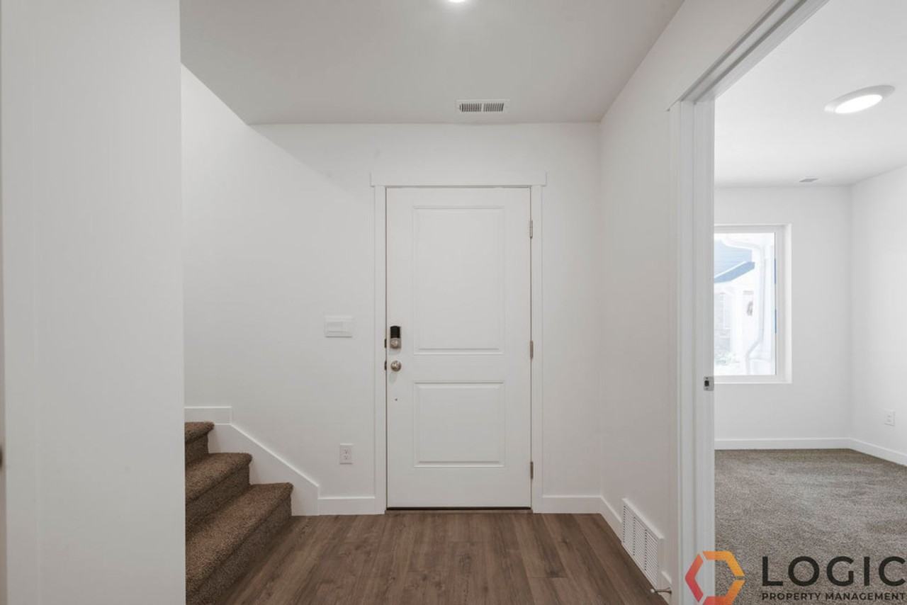 3948 N Eagle Point Ln - Photo 3 of 23