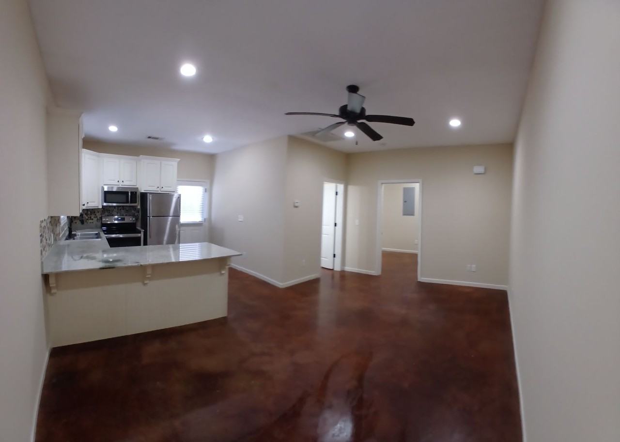 400 Riley Cv - Photo 2 of 7