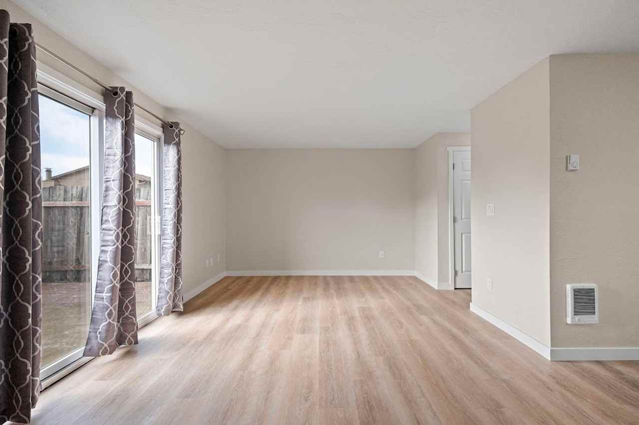 761 N Cloverleaf Loop - Photo 2 of 19