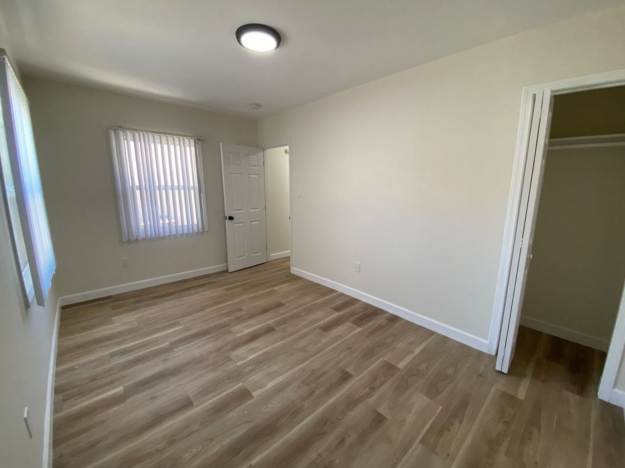 1645 W Adams Blvd - Photo 2 of 16