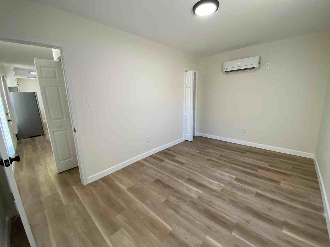 1645 W Adams Blvd - Photo 4 of 16