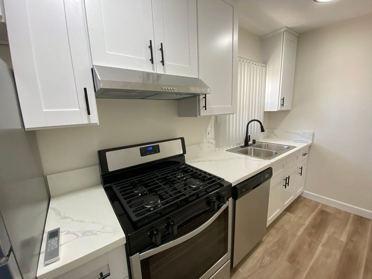 1645 W Adams Blvd - Photo 5 of 16