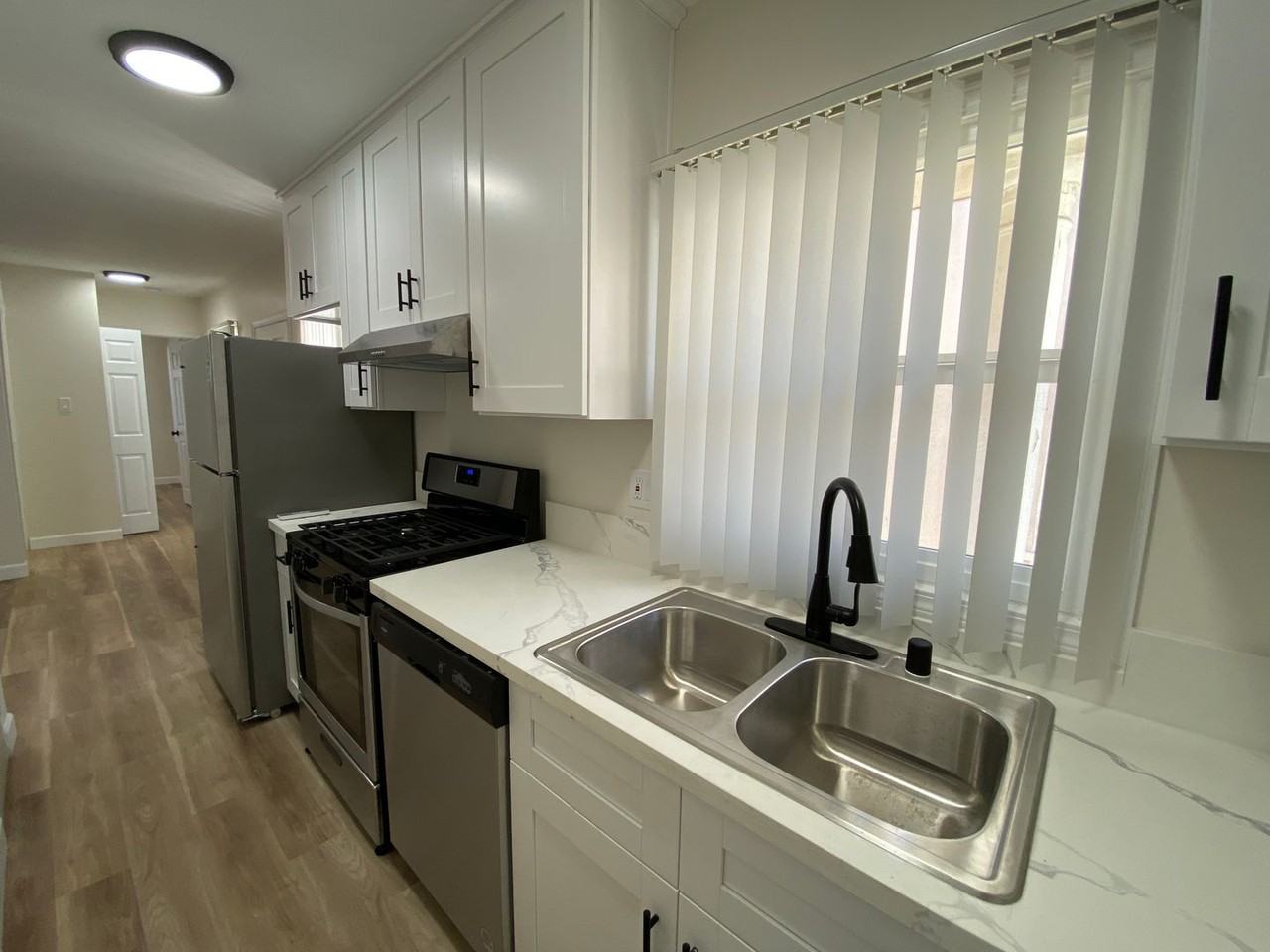 1645 W Adams Blvd - Photo 6 of 16