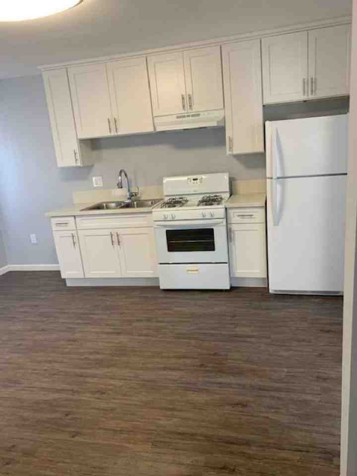 10516 1/2 S Vermont Ave - Photo 4 of 6