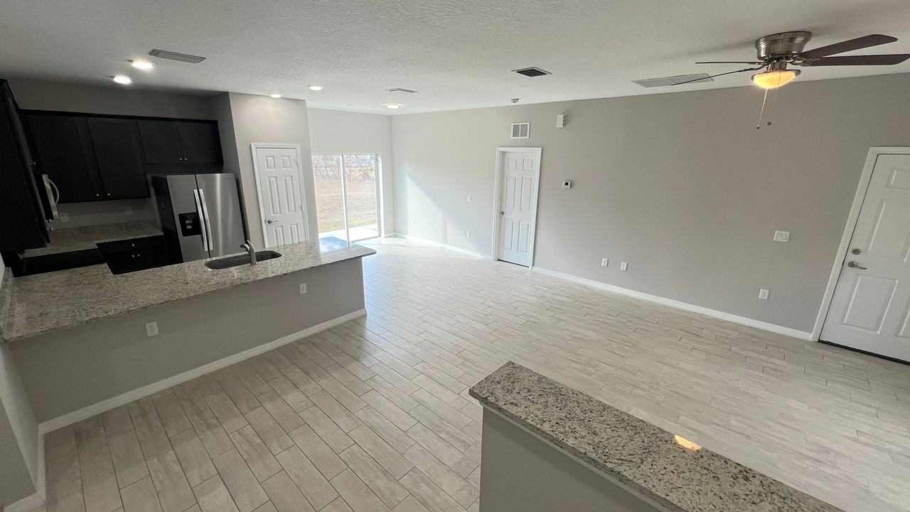 3298 Halden Ave Se - Photo 4 of 34