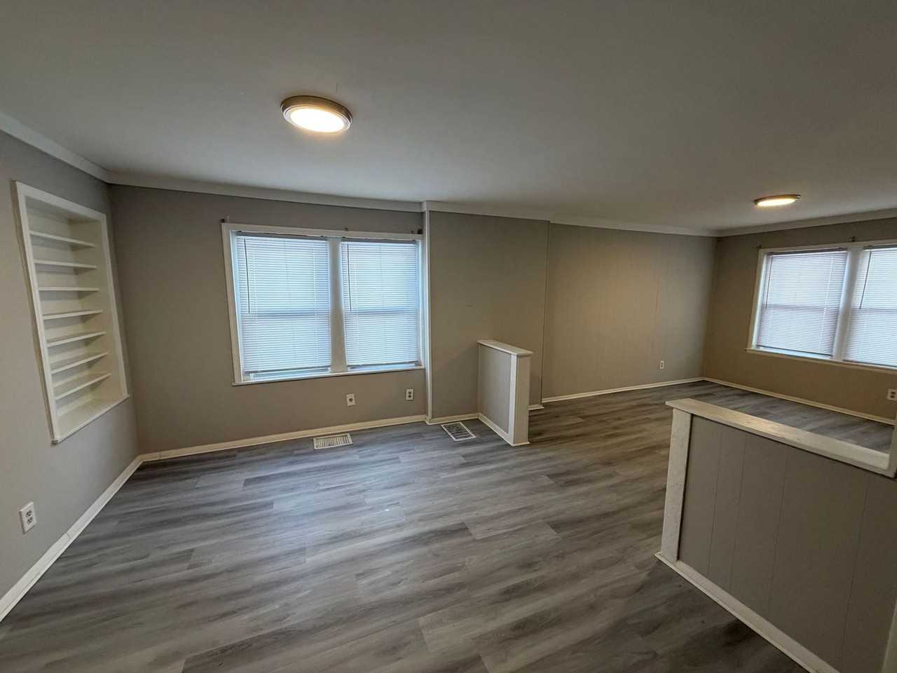 1700 W 11th St - Photo 5 of 11