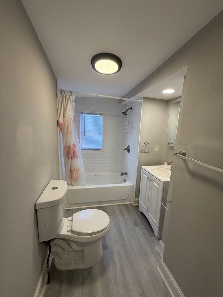 1700 W 11th St - Photo 6 of 11