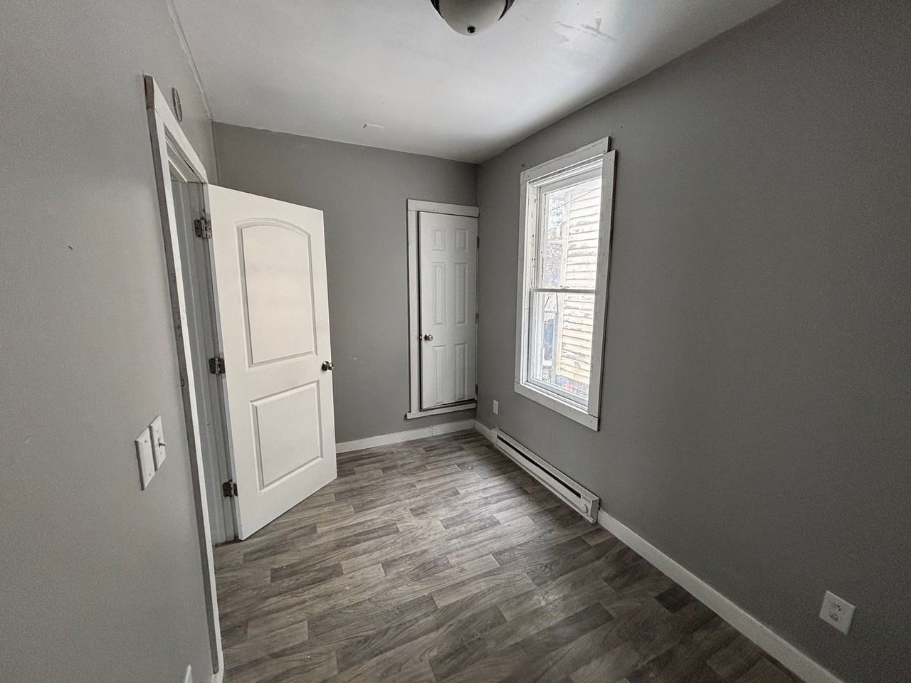 1037 Orchard St - Photo 3 of 12