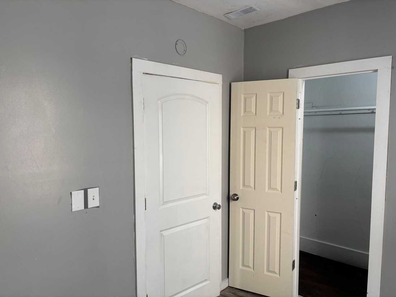 1037 Orchard St - Photo 4 of 12