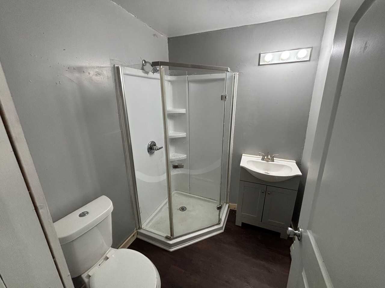 1037 Orchard St - Photo 6 of 12