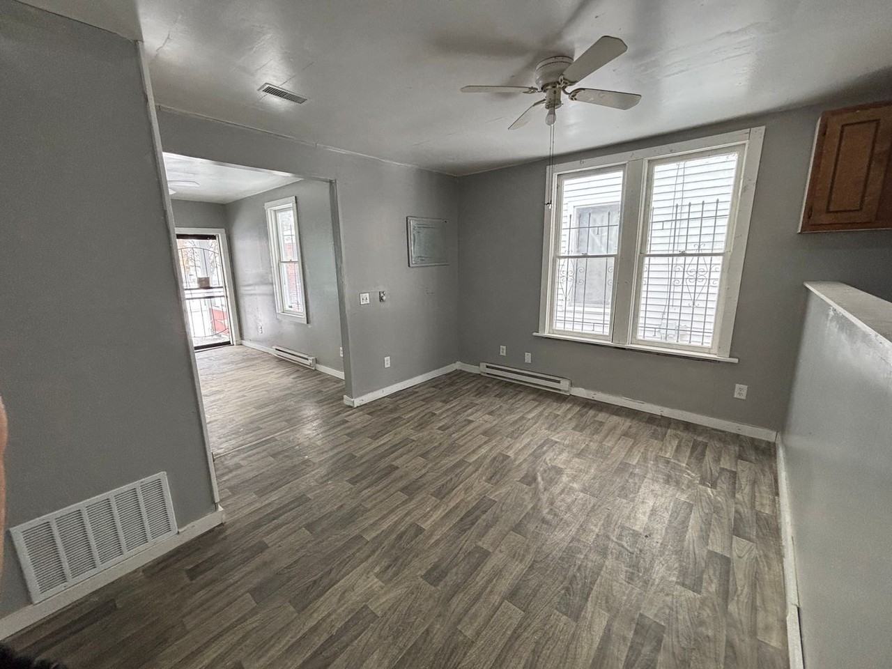 1037 Orchard St - Photo 7 of 12